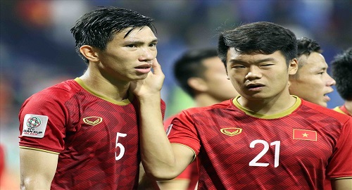 Tranh cãi việc Văn Hậu đá SEA Games, bỏ U23 Châu Á